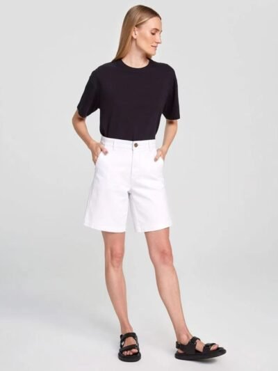 Bermuda Básica Feminina Cintura Média de Sarja Chino