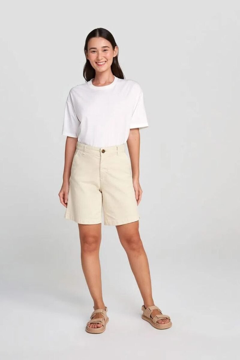 etiqueta-casual-comprar-moda-feminina-online-comprar-roupas-femininas-na-internet-bermuda-basica-feminina-cintura-media-de-sarja-chino-hering-K0MT (15)