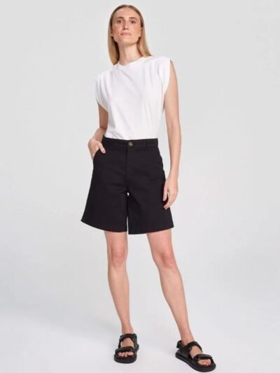 Bermuda Básica Feminina Cintura Média de Sarja Chino