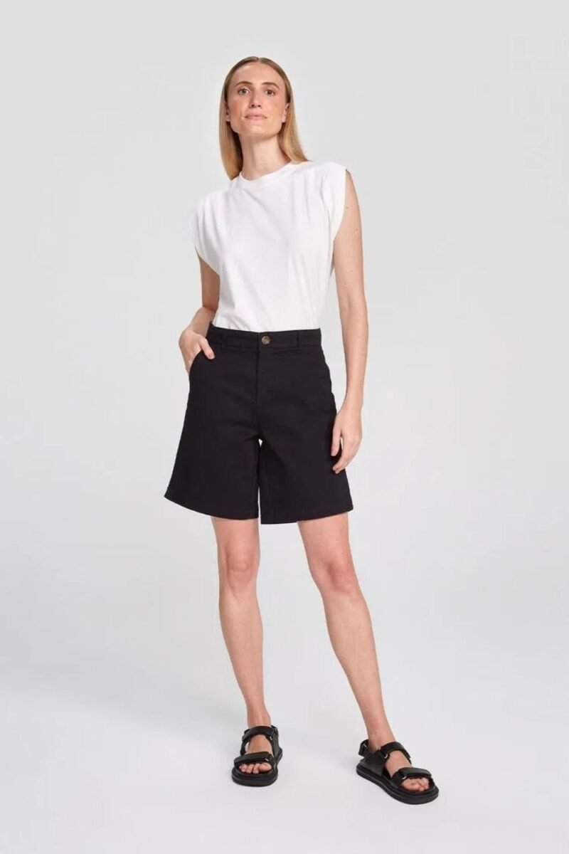 etiqueta-casual-comprar-moda-feminina-online-comprar-roupas-femininas-na-internet-bermuda-basica-feminina-cintura-media-de-sarja-chino-hering-K0MT (4)