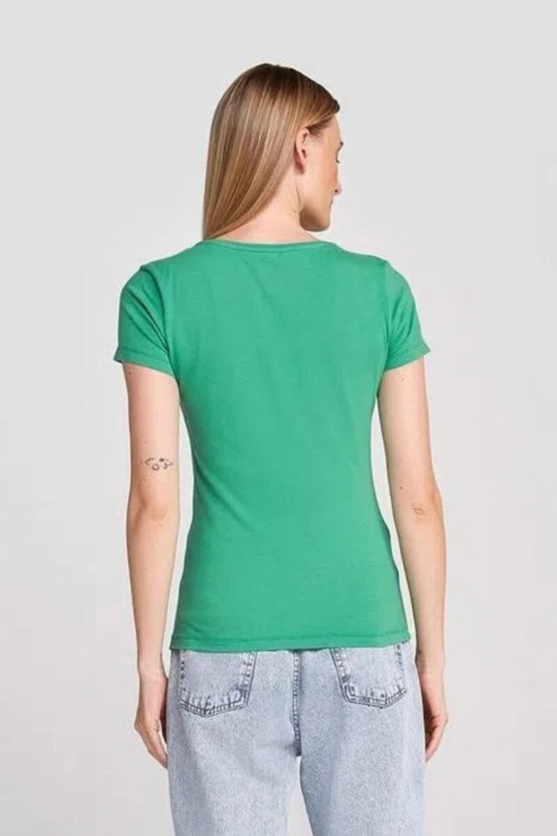 etiqueta-casual-comprar-moda-feminina-online-comprar-roupas-femininas-na-internet-blusa-basica-feminina-decote-V-hering-02TQ (3)