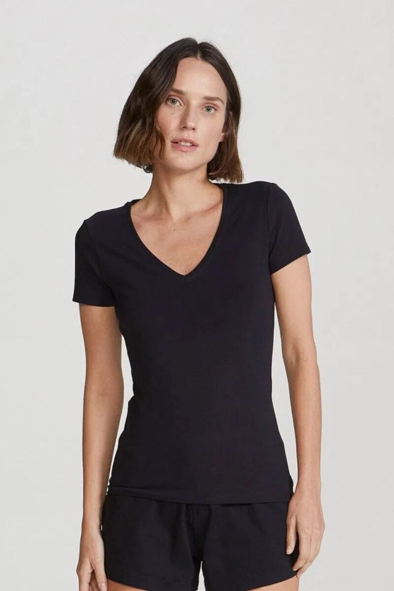 etiqueta-casual-comprar-moda-feminina-online-comprar-roupas-femininas-na-internet-blusa-basica-feminina-decote-V-hering-02TQ (6)