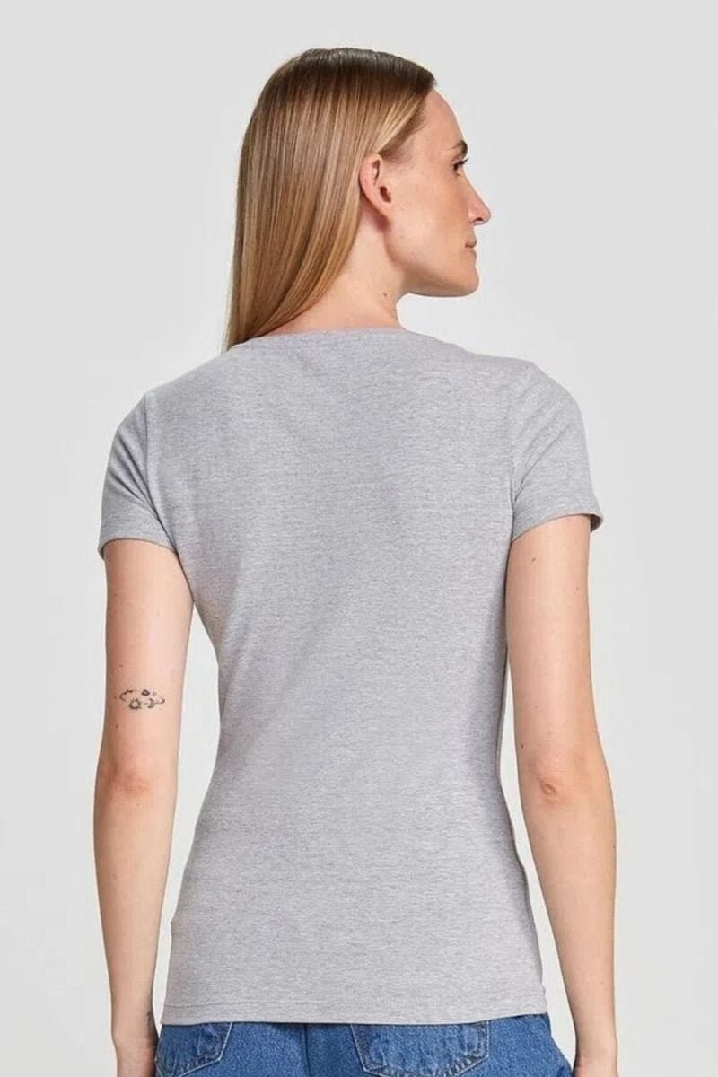 etiqueta-casual-comprar-moda-feminina-online-comprar-roupas-femininas-na-internet-blusa-basica-feminina-decote-V-hering-02TQ (9)