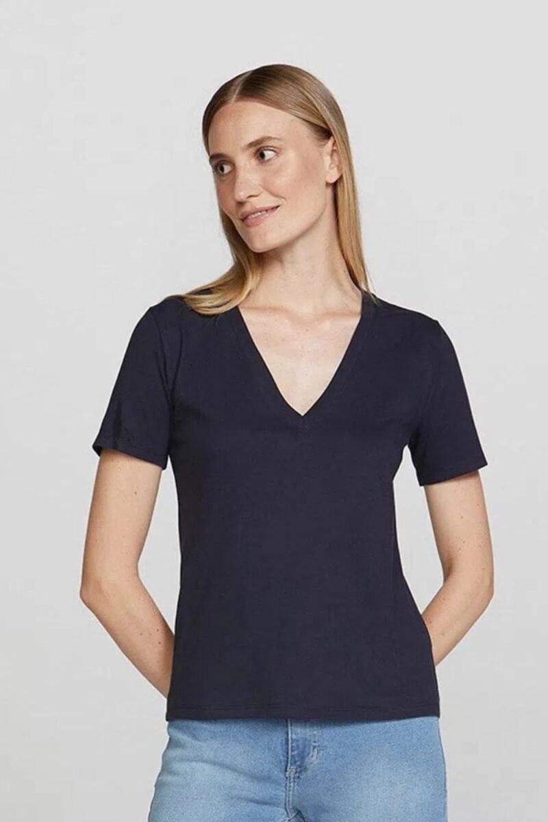 etiqueta-casual-comprar-moda-feminina-online-comprar-roupas-femininas-na-internet-blusa-basica-feminina-em-algodão-decote V-hering-4EZ9 (2)