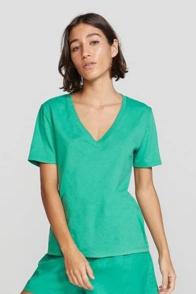 etiqueta-casual-comprar-moda-feminina-online-comprar-roupas-femininas-na-internet-blusa-basica-feminina-em-algodão-decote V-hering-4EZ9 (8)