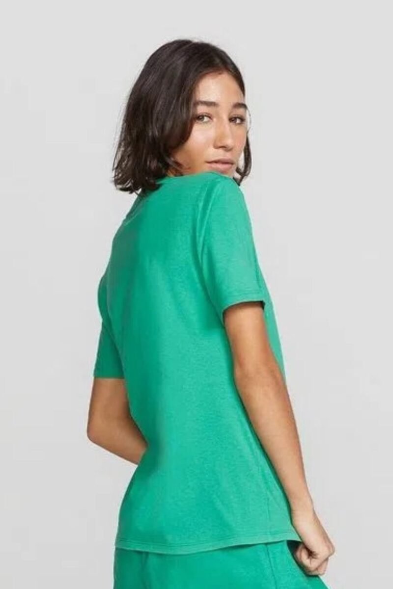 etiqueta-casual-comprar-moda-feminina-online-comprar-roupas-femininas-na-internet-blusa-basica-feminina-em-algodão-decote V-hering-4EZ9 (9)