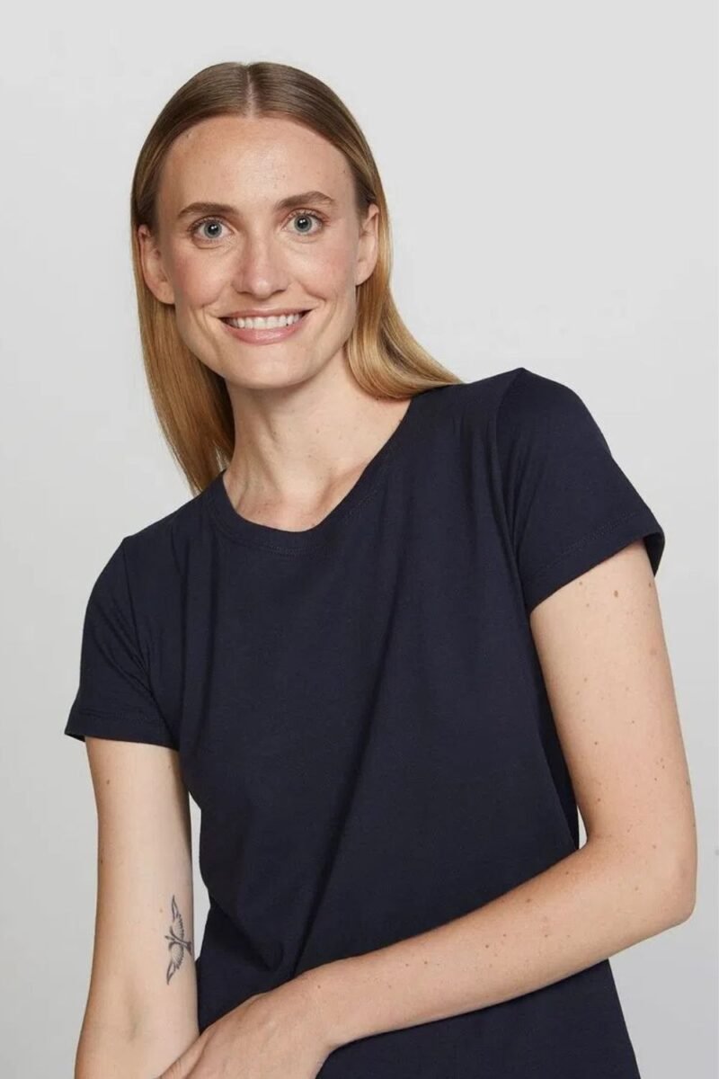 etiqueta-casual-comprar-moda-feminina-online-comprar-roupas-femininas-na-internet-blusa-basica-feminina-manga-curta-hering-0241 (3)