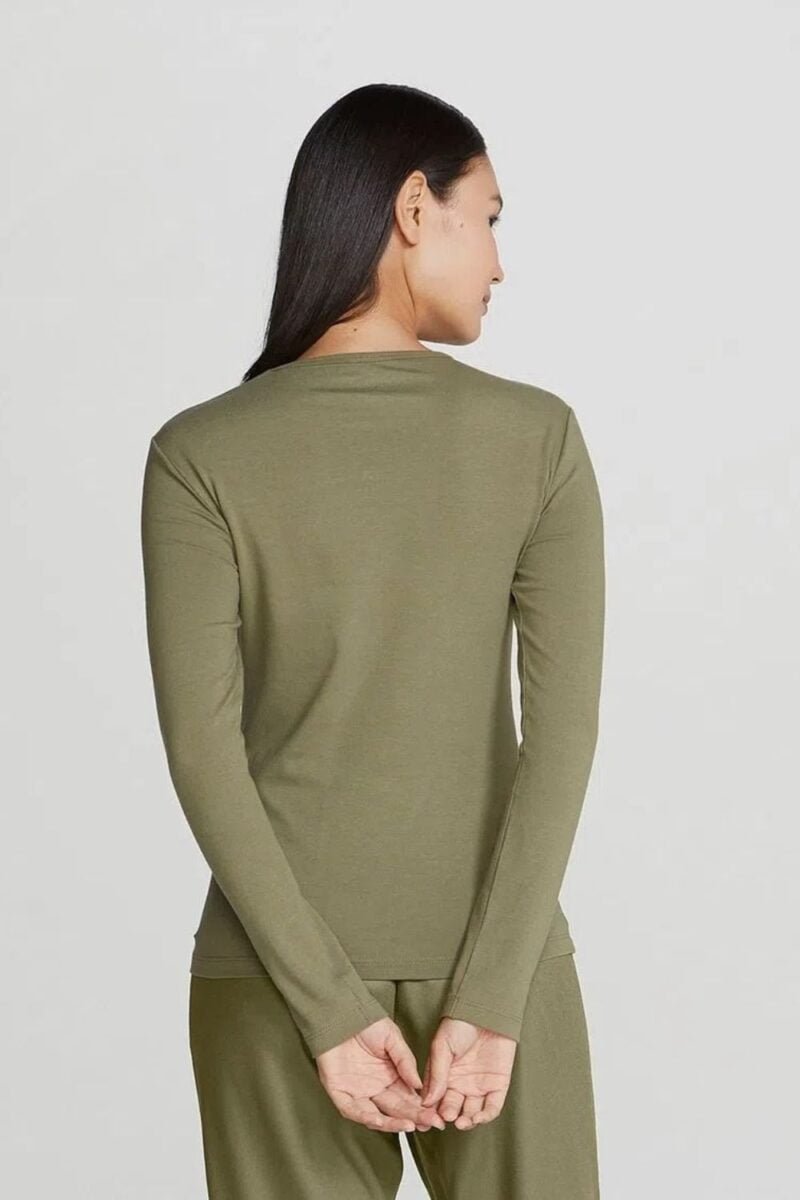 etiqueta-casual-comprar-moda-feminina-online-comprar-roupas-femininas-na-internet-blusa-basica-feminina-manga-longa-hering-02QY (2)