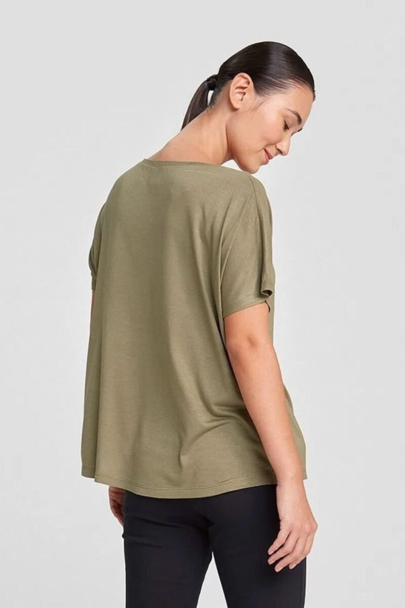 etiqueta-casual-comprar-moda-feminina-online-comprar-roupas-femininas-na-internet-blusa-basica-manga-curta-hering-4F9M (1)