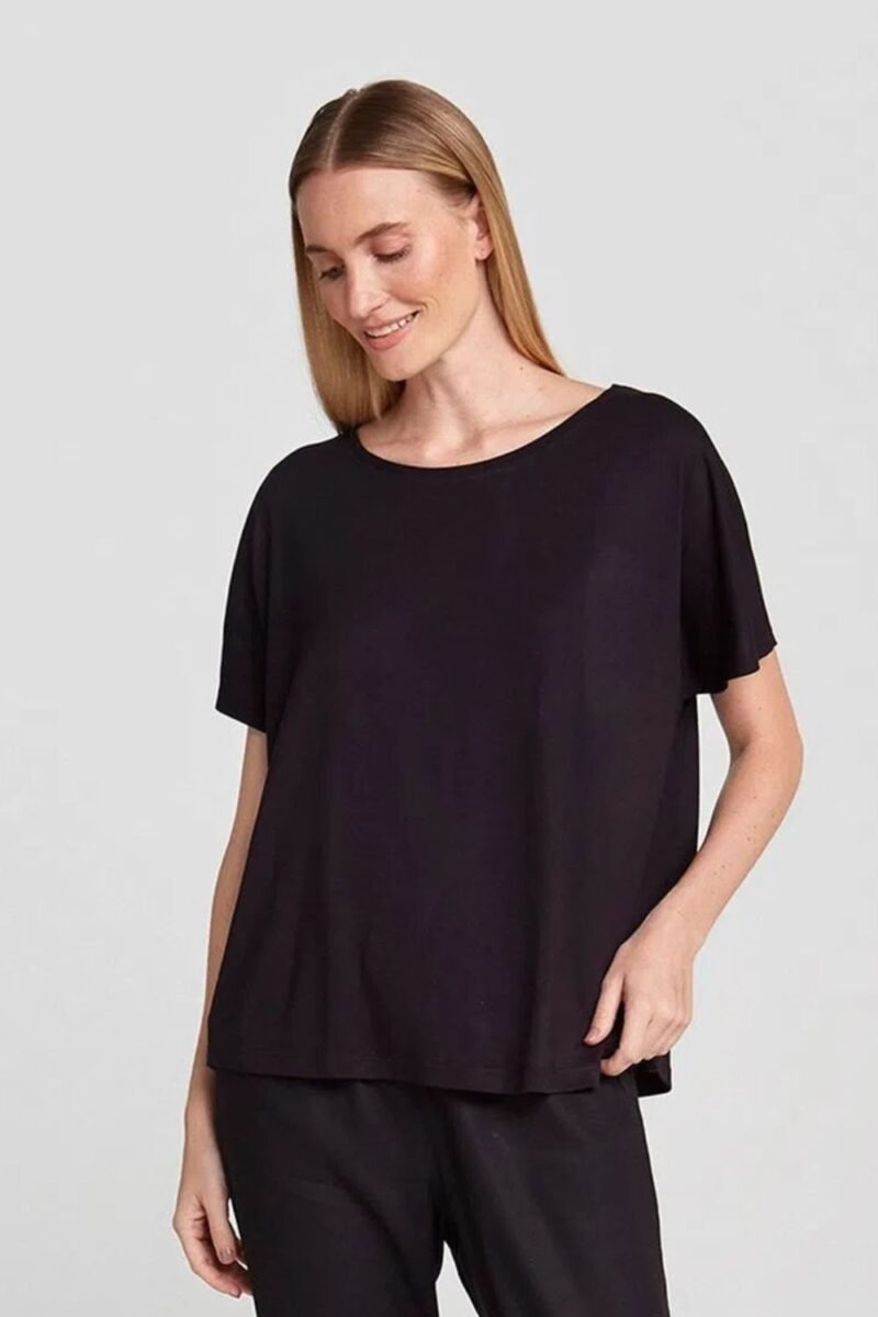 etiqueta-casual-comprar-moda-feminina-online-comprar-roupas-femininas-na-internet-blusa-basica-manga-curta-hering-4F9M (4)