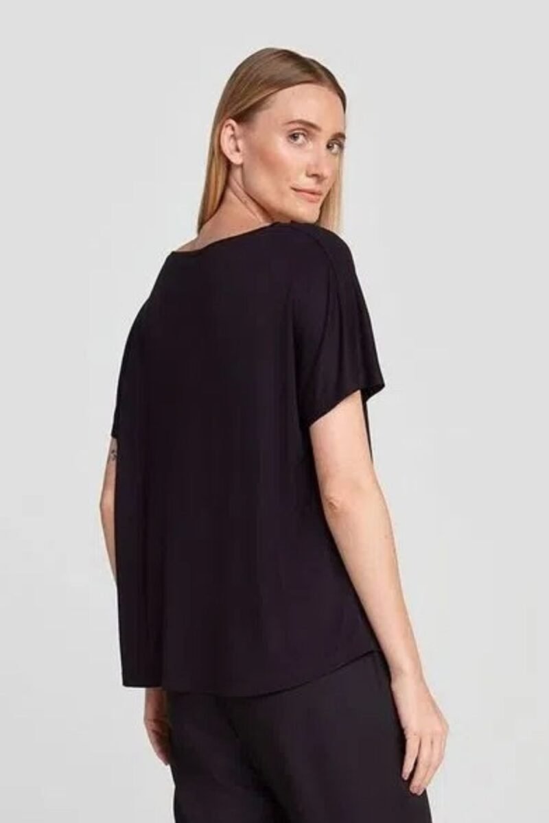 etiqueta-casual-comprar-moda-feminina-online-comprar-roupas-femininas-na-internet-blusa-basica-manga-curta-hering-4F9M (5)