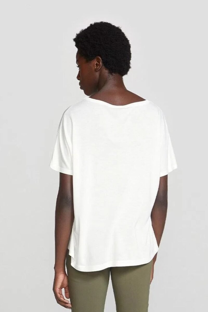 etiqueta-casual-comprar-moda-feminina-online-comprar-roupas-femininas-na-internet-blusa-basica-manga-curta-hering-4F9M (7)