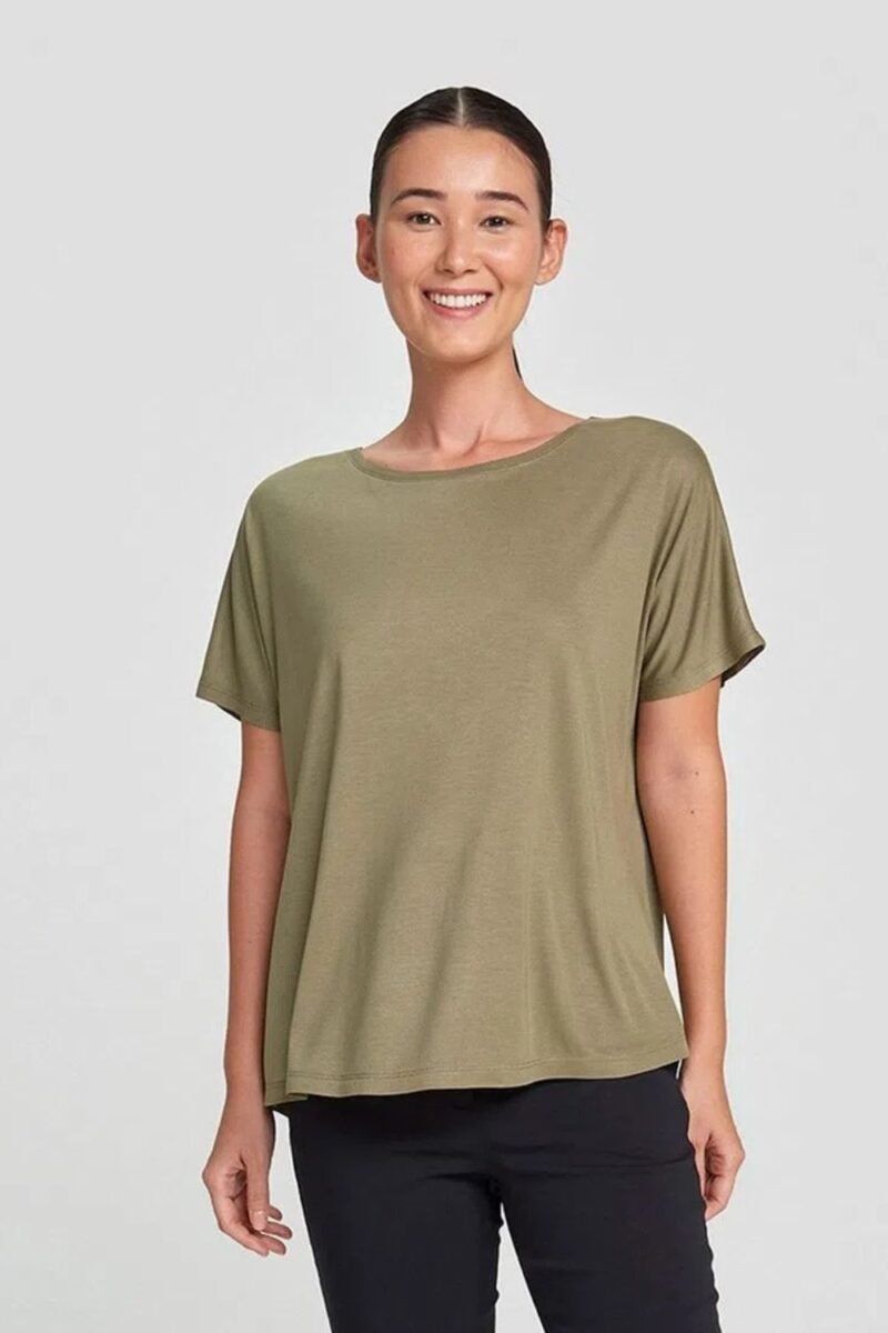 etiqueta-casual-comprar-moda-feminina-online-comprar-roupas-femininas-na-internet-blusa-basica-manga-curta-hering-4F9M (8)