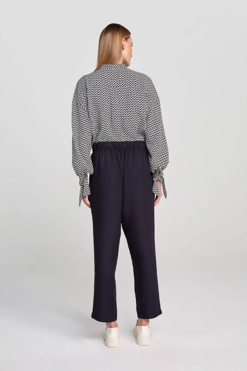 etiqueta-casual-comprar-moda-feminina-online-comprar-roupas-femininas-na-internet-calca-basica-feminina-carrot-cintura-alta-hering-H9D6 (8)