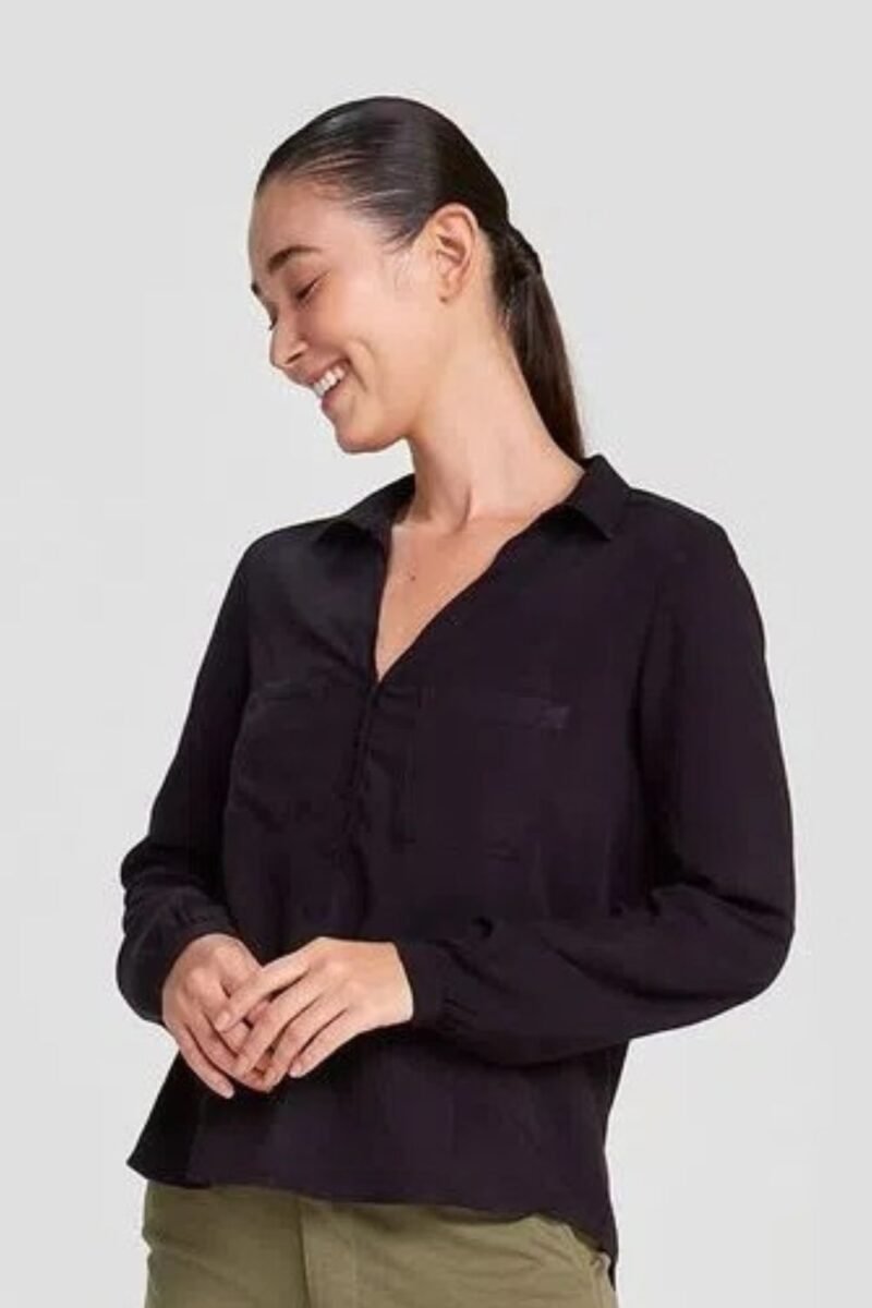 etiqueta-casual-comprar-moda-feminina-online-comprar-roupas-femininas-na-internet-camisa-feminina-basica-com-bolsos-frontais-hering-K458 (1)