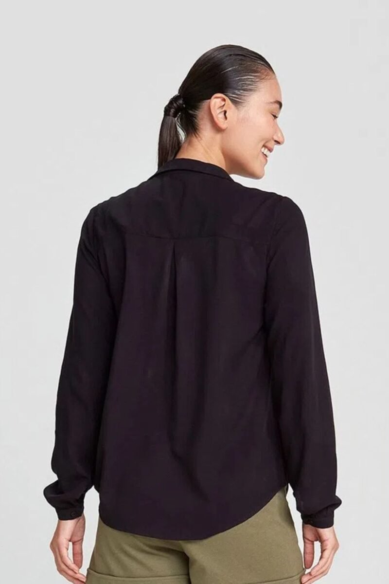 etiqueta-casual-comprar-moda-feminina-online-comprar-roupas-femininas-na-internet-camisa-feminina-basica-com-bolsos-frontais-hering-K458 (7)