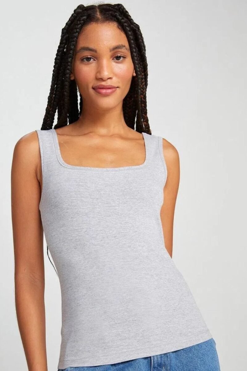 etiqueta-casual-comprar-moda-feminina-online-comprar-roupas-femininas-na-internet-regata-basica-feminina-decote-quadrado-hering-4AD3 (12)