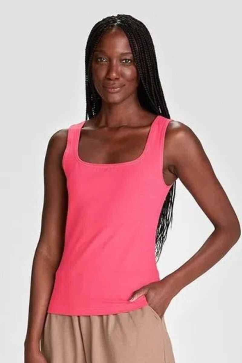 etiqueta-casual-comprar-moda-feminina-online-comprar-roupas-femininas-na-internet-regata-basica-feminina-decote-quadrado-hering-4AD3 (3)