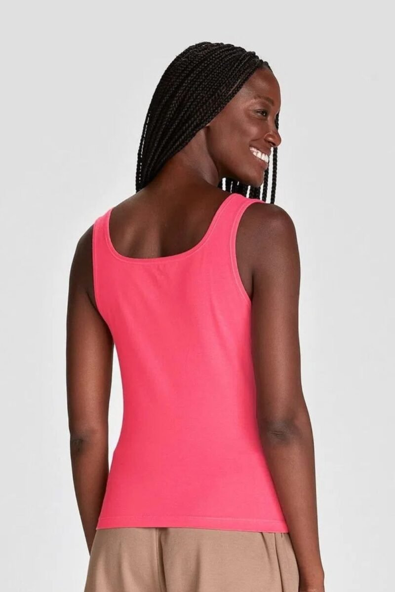 etiqueta-casual-comprar-moda-feminina-online-comprar-roupas-femininas-na-internet-regata-basica-feminina-decote-quadrado-hering-4AD3 (4)