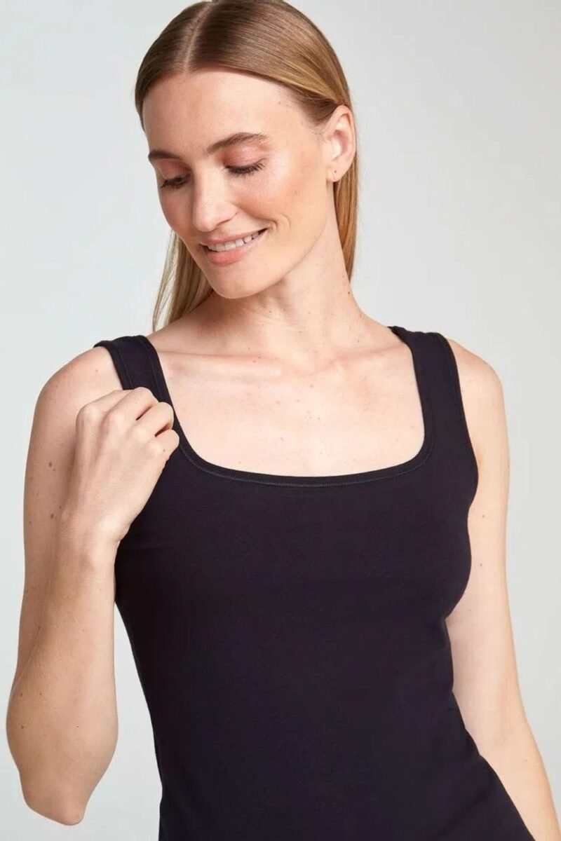 etiqueta-casual-comprar-moda-feminina-online-comprar-roupas-femininas-na-internet-regata-basica-feminina-decote-quadrado-hering-4AD3 (5)