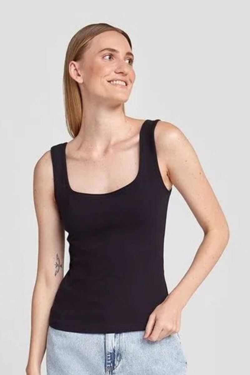 etiqueta-casual-comprar-moda-feminina-online-comprar-roupas-femininas-na-internet-regata-basica-feminina-decote-quadrado-hering-4AD3 (7)