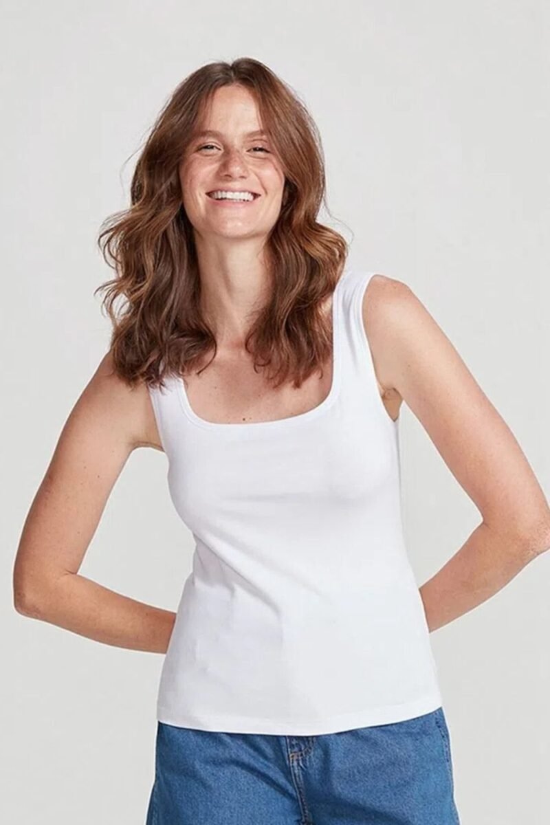 etiqueta-casual-comprar-moda-feminina-online-comprar-roupas-femininas-na-internet-regata-basica-feminina-decote-quadrado-hering-4AD3 (8)