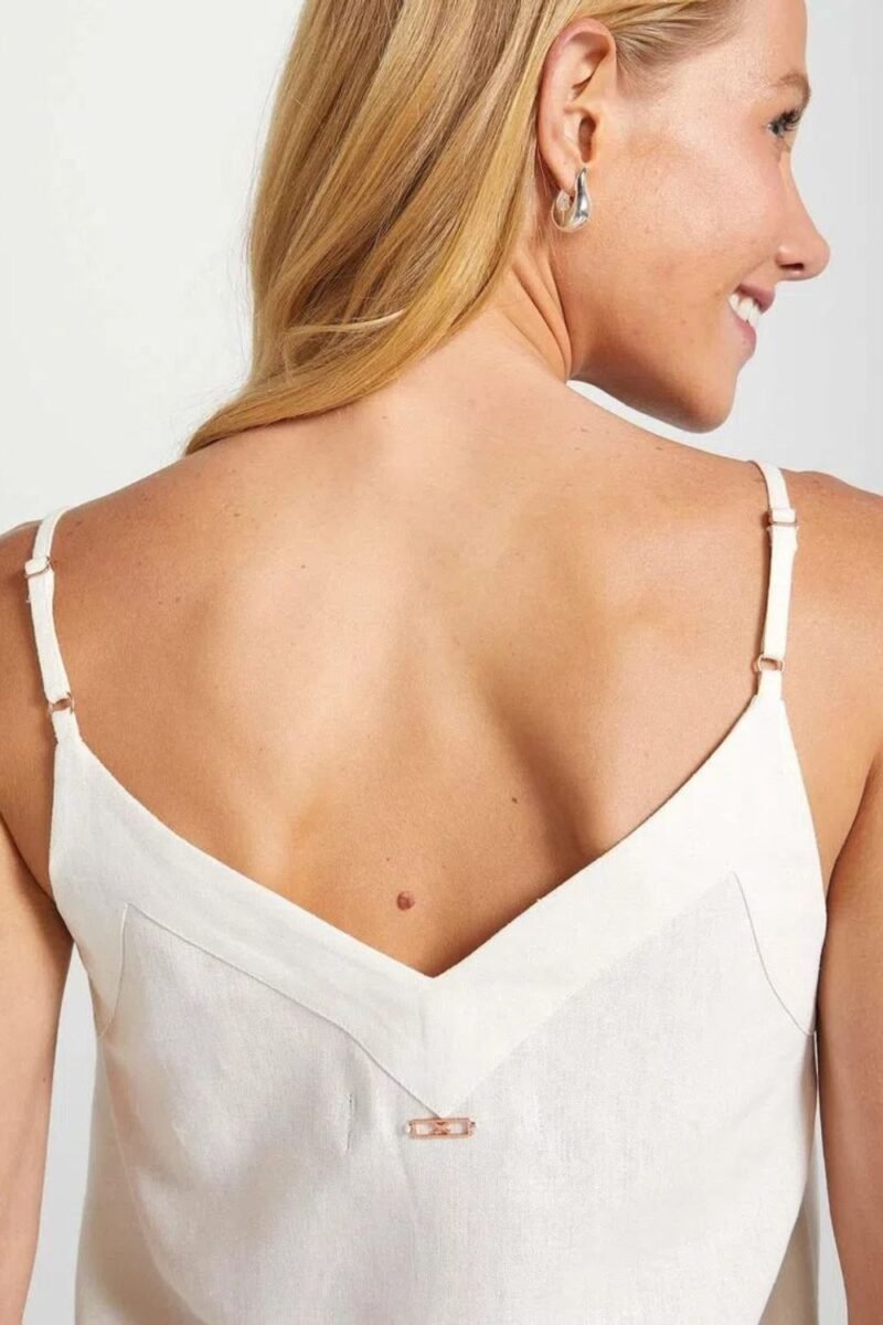 etiqueta-casual-comprar-moda-feminina-online-comprar-roupas-femininas-na-internet-regata-feminina-em-linho-decote-V-hering-K4FL (11)