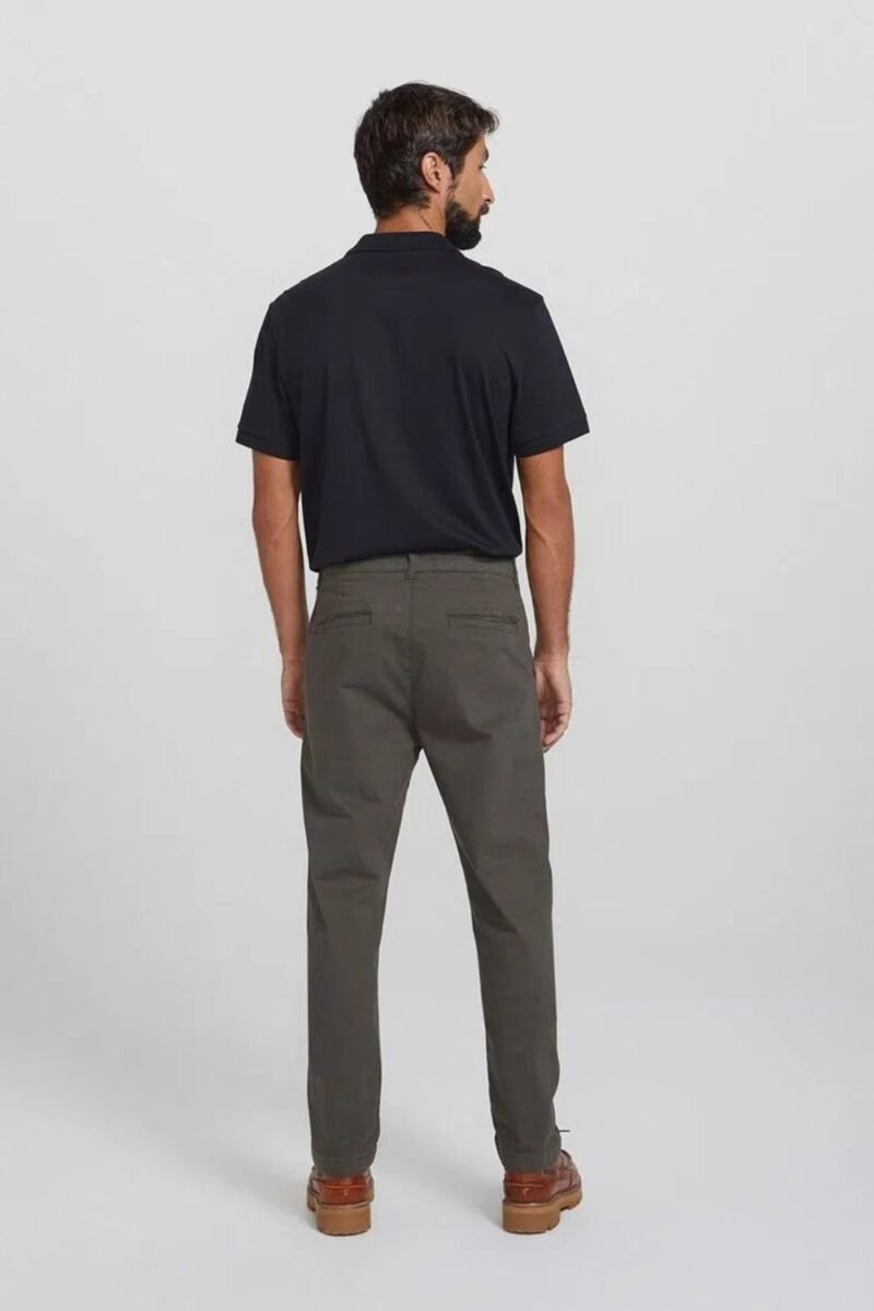 etiqueta-casual-comprar-moda-masculina-online-comprar-roupas-masculinas-na-internet-calca-basica-masculina-em-sarja-chino-hering-KTNY (11)