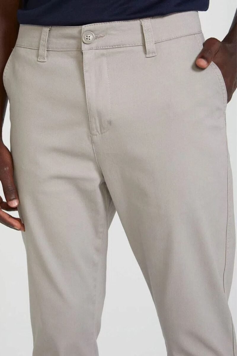etiqueta-casual-comprar-moda-masculina-online-comprar-roupas-masculinas-na-internet-calca-basica-masculina-em-sarja-chino-hering-KTNY (6)