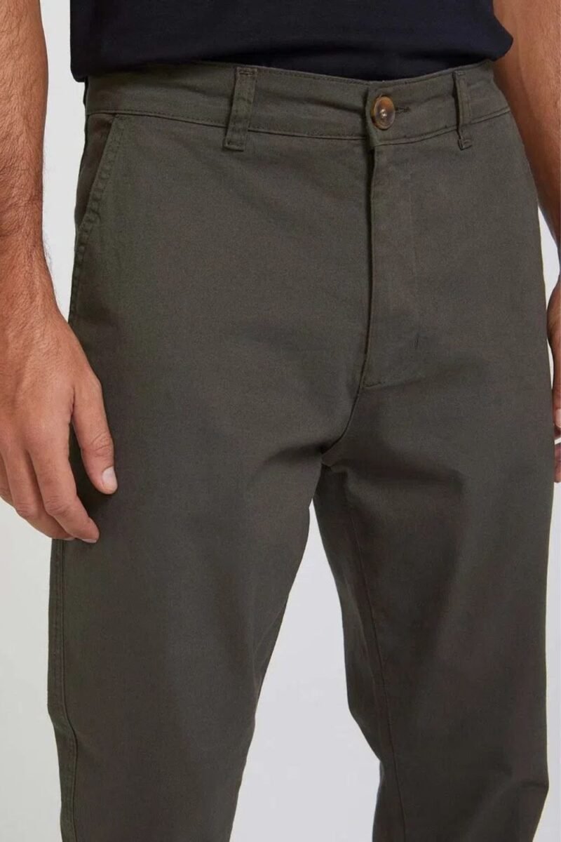 etiqueta-casual-comprar-moda-masculina-online-comprar-roupas-masculinas-na-internet-calca-basica-masculina-em-sarja-chino-hering-KTNY (9)