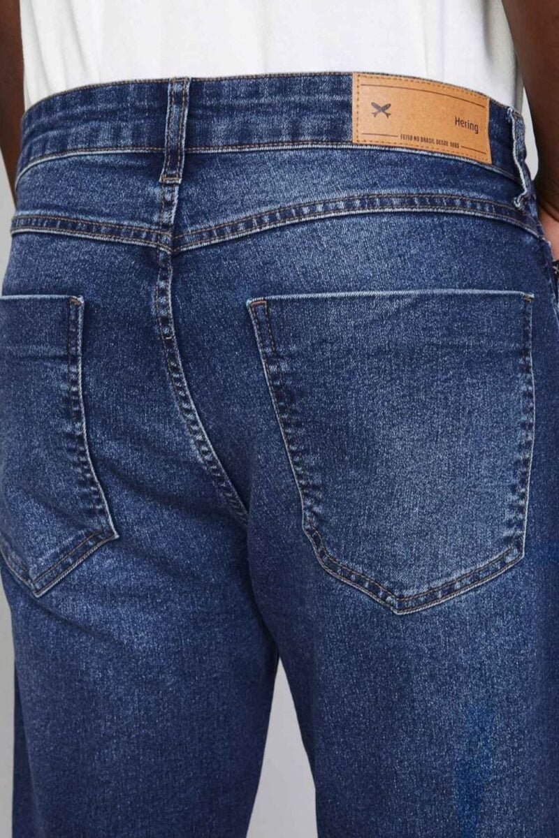 etiqueta-casual-comprar-moda-masculina-online-comprar-roupas-masculinas-na-internet-calca-jeans-masculina-tradicional-com-elastano-hering-H1MV (1)