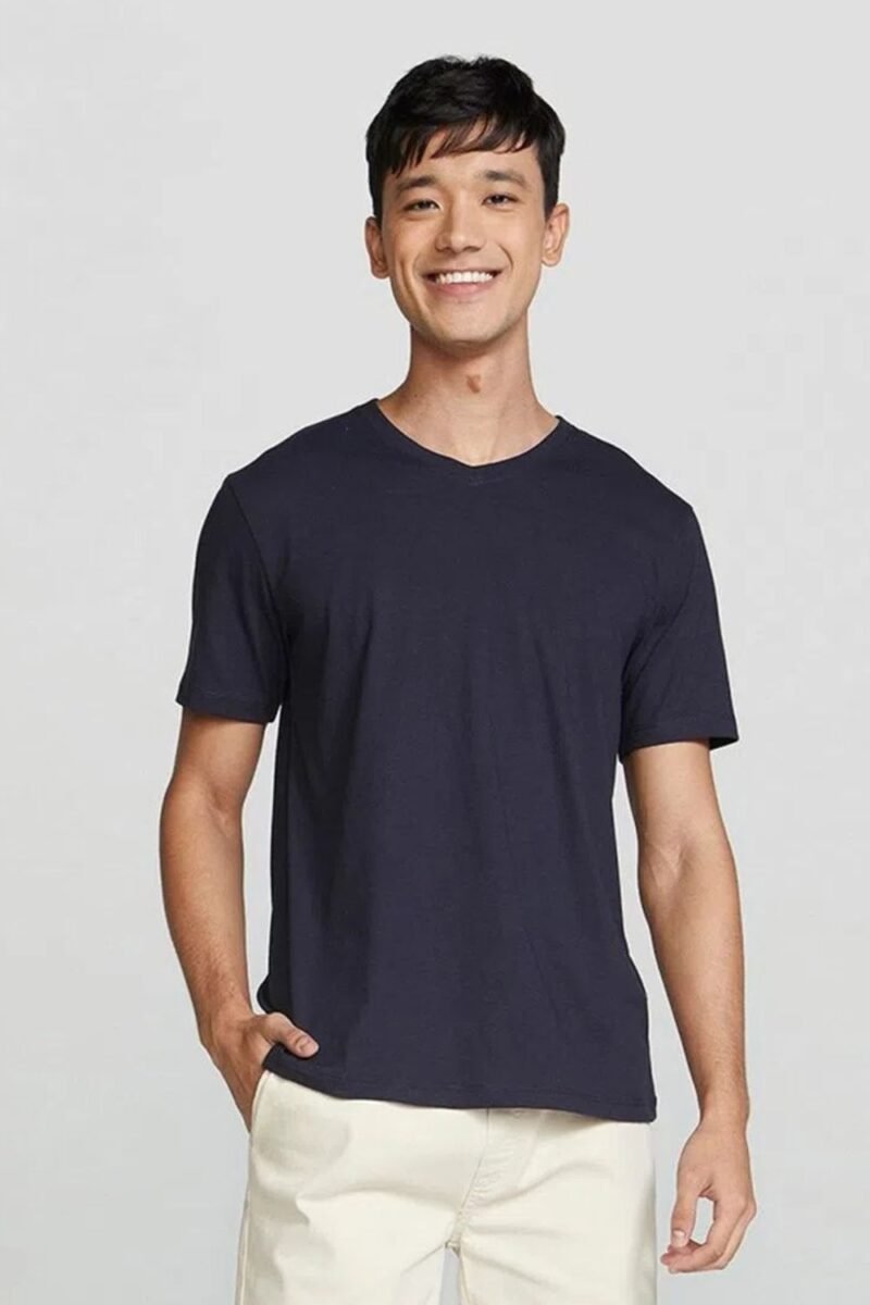 etiqueta-casual-comprar-moda-masculina-online-comprar-roupas-masculinas-na-internet-camiseta-basica-masculina-manga-curta-gola V-hering-022B (14)