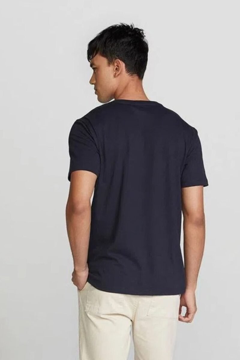 etiqueta-casual-comprar-moda-masculina-online-comprar-roupas-masculinas-na-internet-camiseta-basica-masculina-manga-curta-gola V-hering-022B (15)