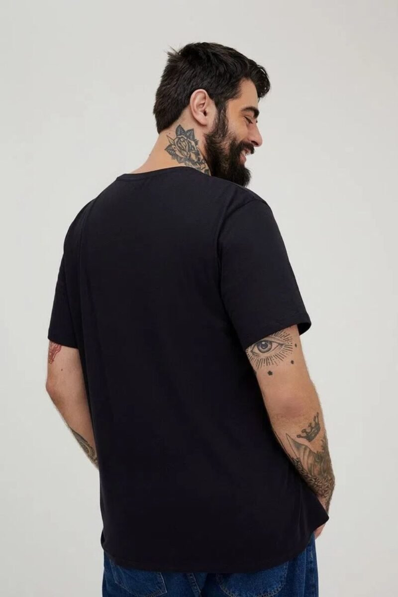 etiqueta-casual-comprar-moda-masculina-online-comprar-roupas-masculinas-na-internet-camiseta-basica-masculina-manga-curta-gola V-hering-022B (5)