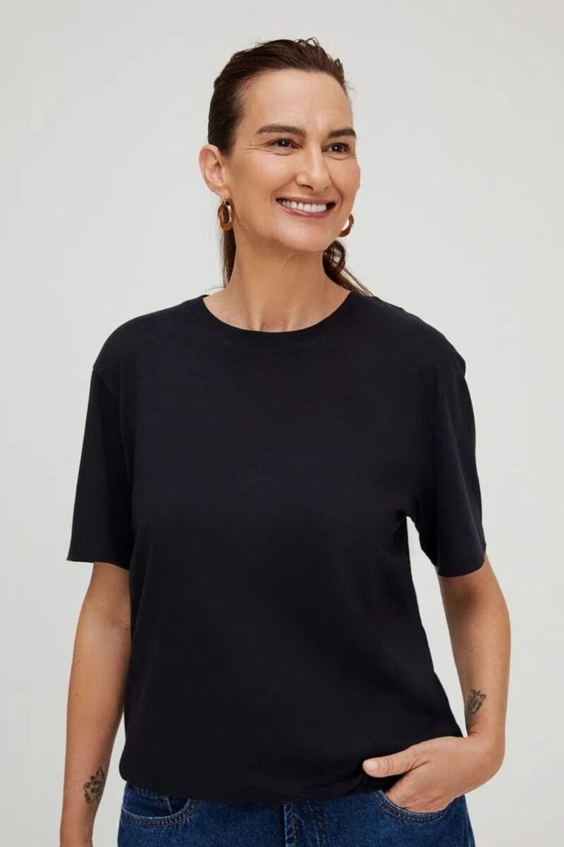 etiqueta-casual-comprar-moda-masculina-online-comprar-roupas-masculinas-na-internet-camiseta-basica-unissex-manga-curta-hering-0201 (6)