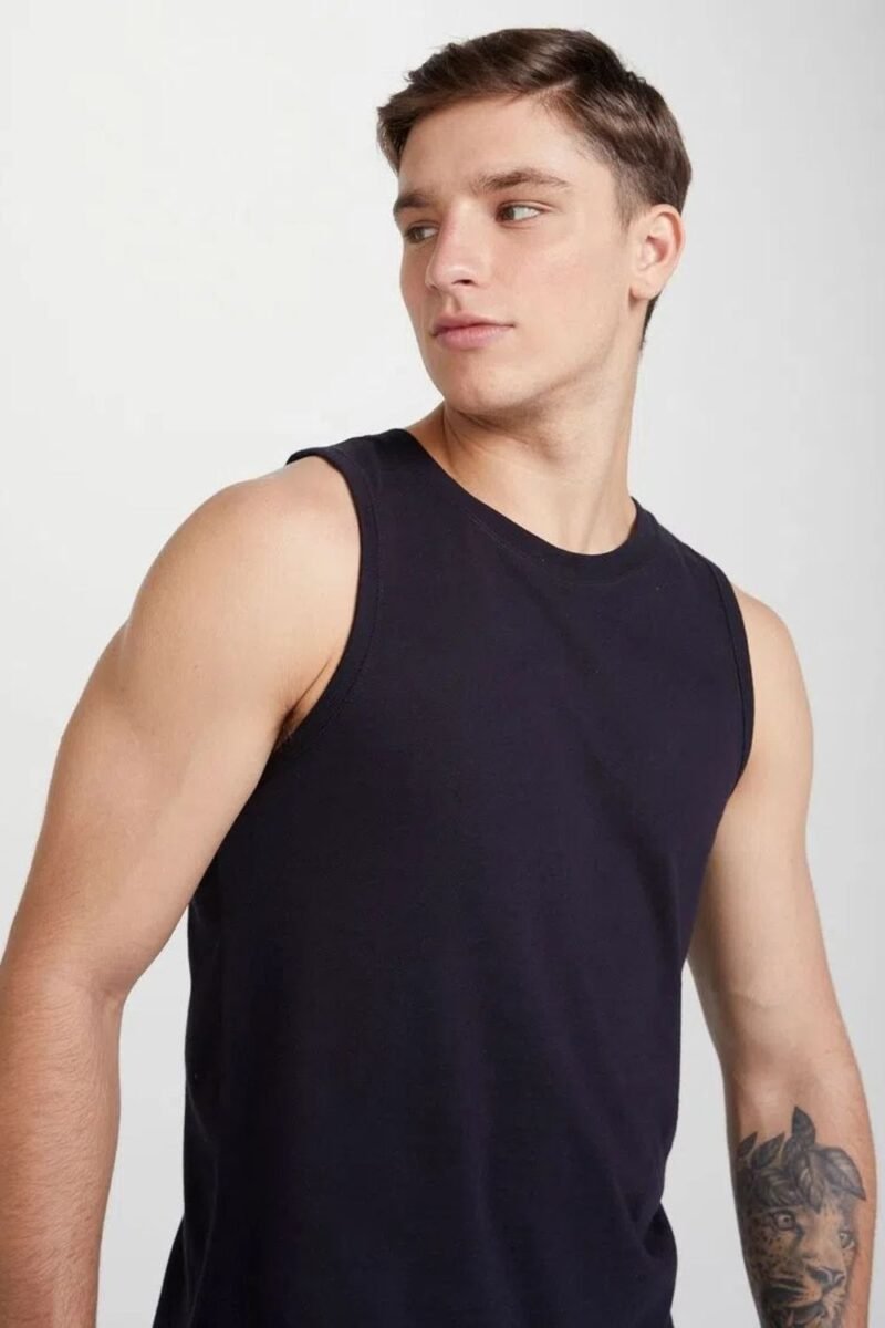 etiqueta-casual-comprar-moda-masculina-online-comprar-roupas-masculinas-na-internet-regata-basica-masculina-em-malha-de-algodao-hering-0111 (2)