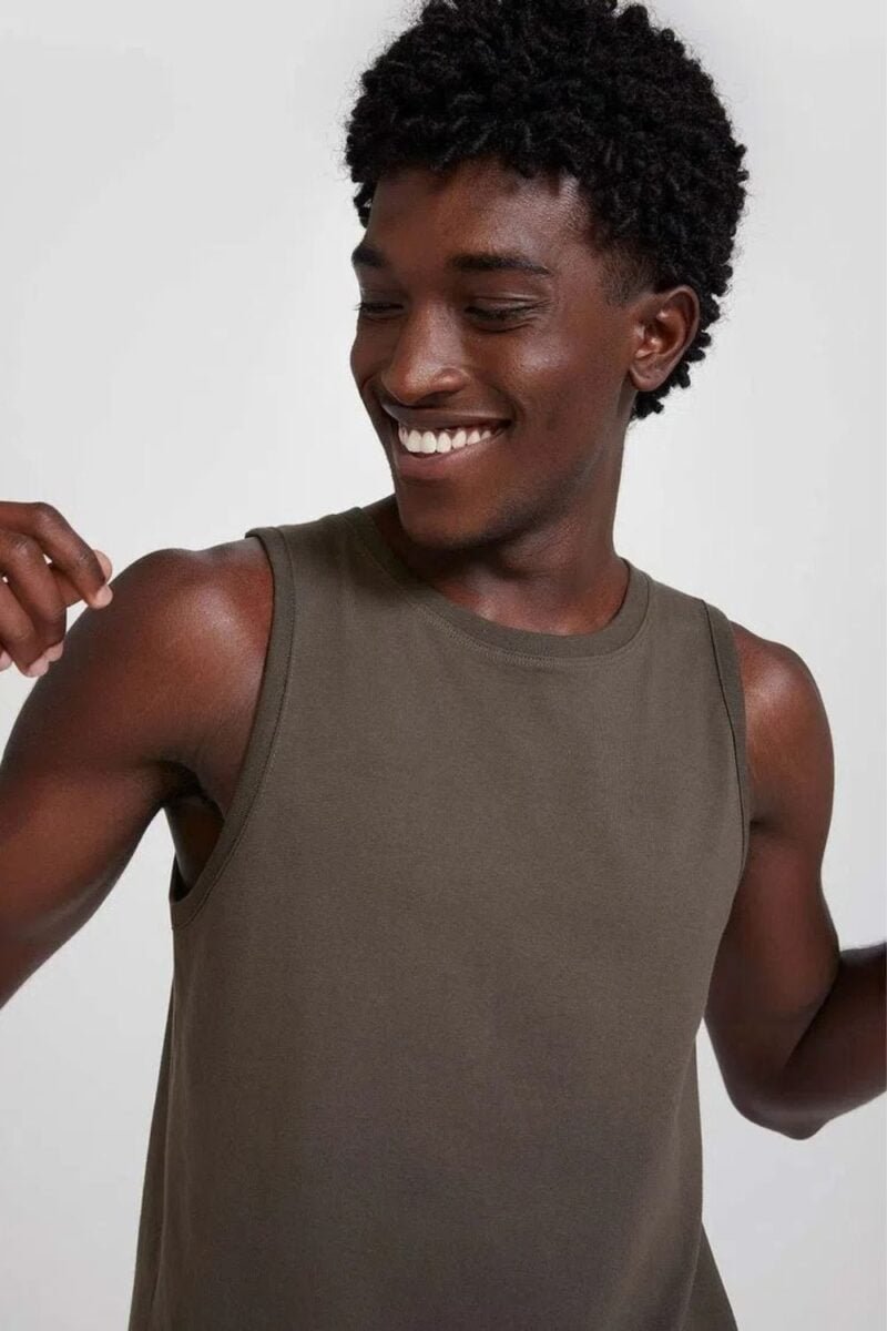 etiqueta-casual-comprar-moda-masculina-online-comprar-roupas-masculinas-na-internet-regata-basica-masculina-em-malha-de-algodao-hering-0111 (24)