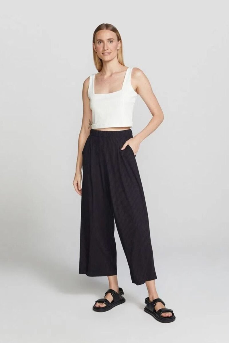 etiqueta-modas-comprar-moda-feminina-online-comprar-roupas-femininas-na-internet-regata-cropped-basico-feminino-hering-4AHK (1)