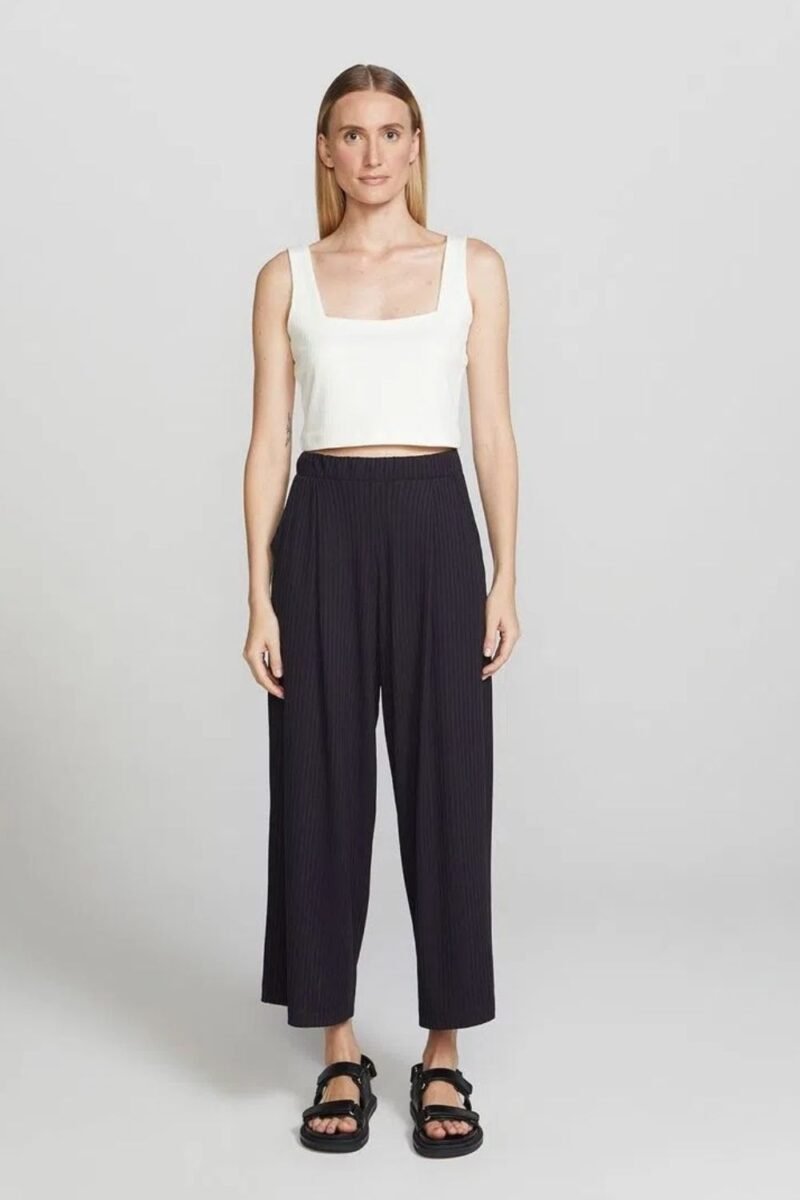 etiqueta-modas-comprar-moda-feminina-online-comprar-roupas-femininas-na-internet-regata-cropped-basico-feminino-hering-4AHK (2)