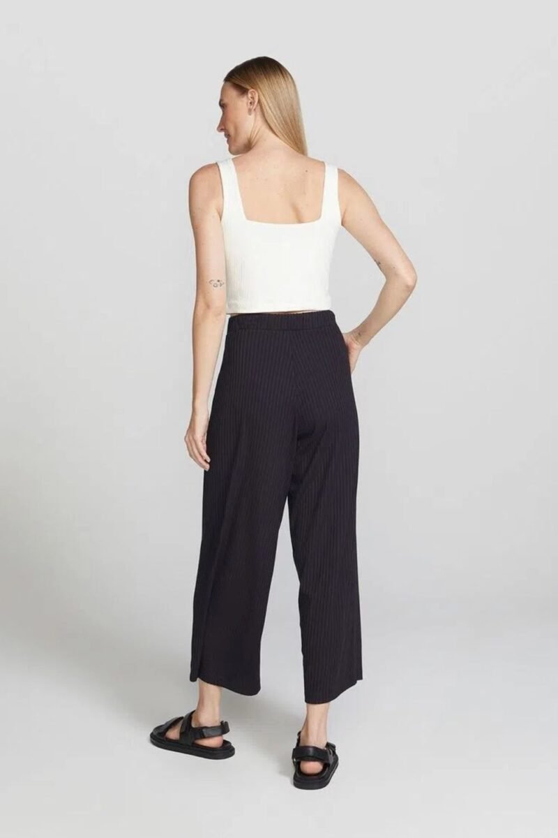 etiqueta-modas-comprar-moda-feminina-online-comprar-roupas-femininas-na-internet-regata-cropped-basico-feminino-hering-4AHK (3)