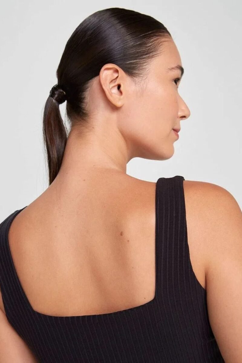 etiqueta-modas-comprar-moda-feminina-online-comprar-roupas-femininas-na-internet-regata-cropped-basico-feminino-hering-4AHK (6)