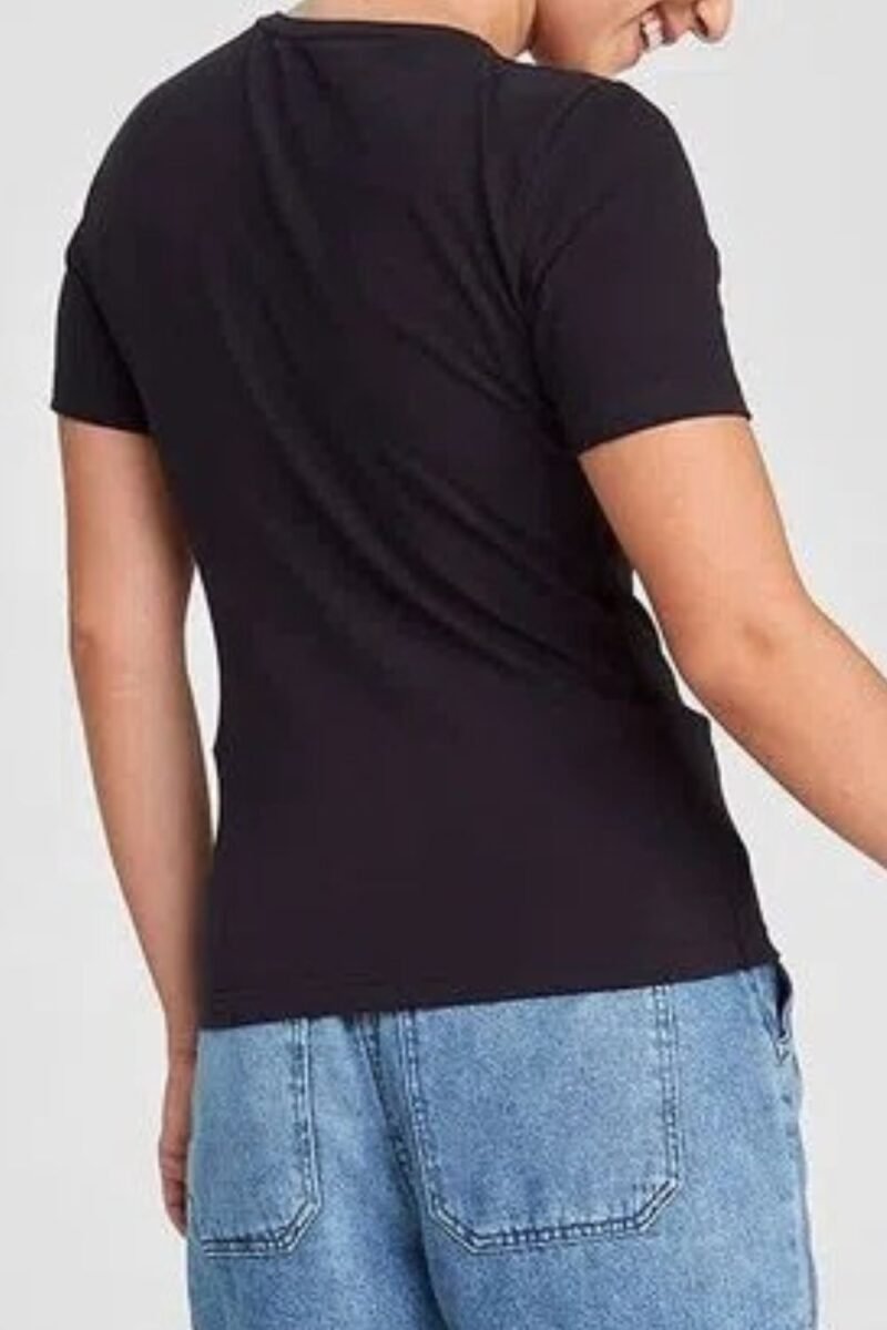 etiqueta-casual-comprar-moda-feminina-online-comprar-roupas-femininas-na-internet-camiseta-basica-feminina-manga-curta-em-algodao-hering-4EYV (4)